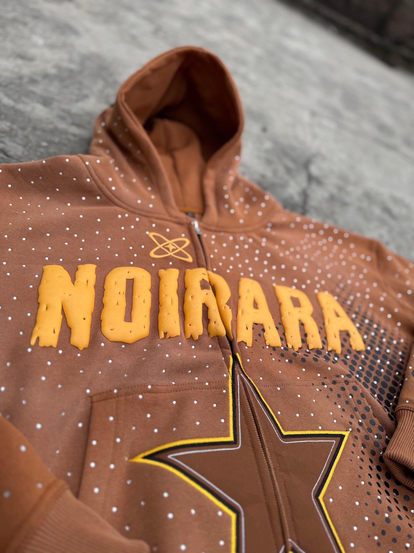 Brown Star Graphic Zip-Up Hoodie – Noirara Edition